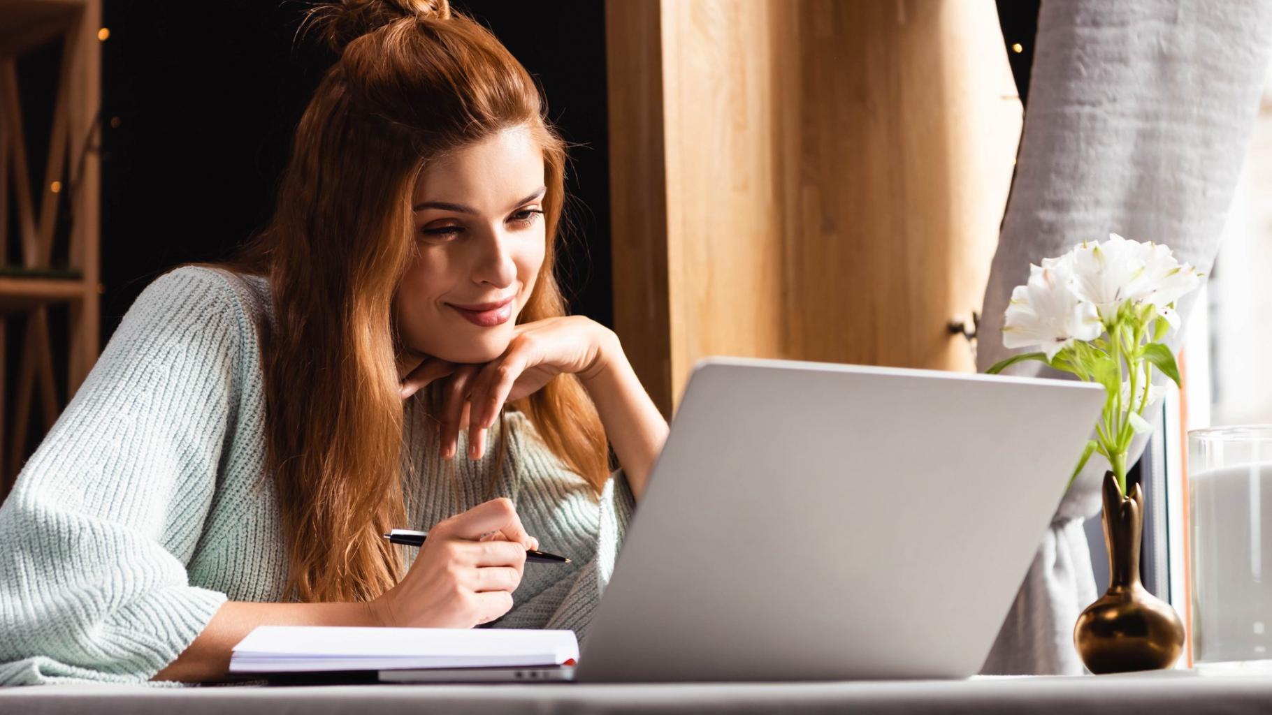 Participantes trabajando en ejercicios prácticos de auditoría presupuestaria